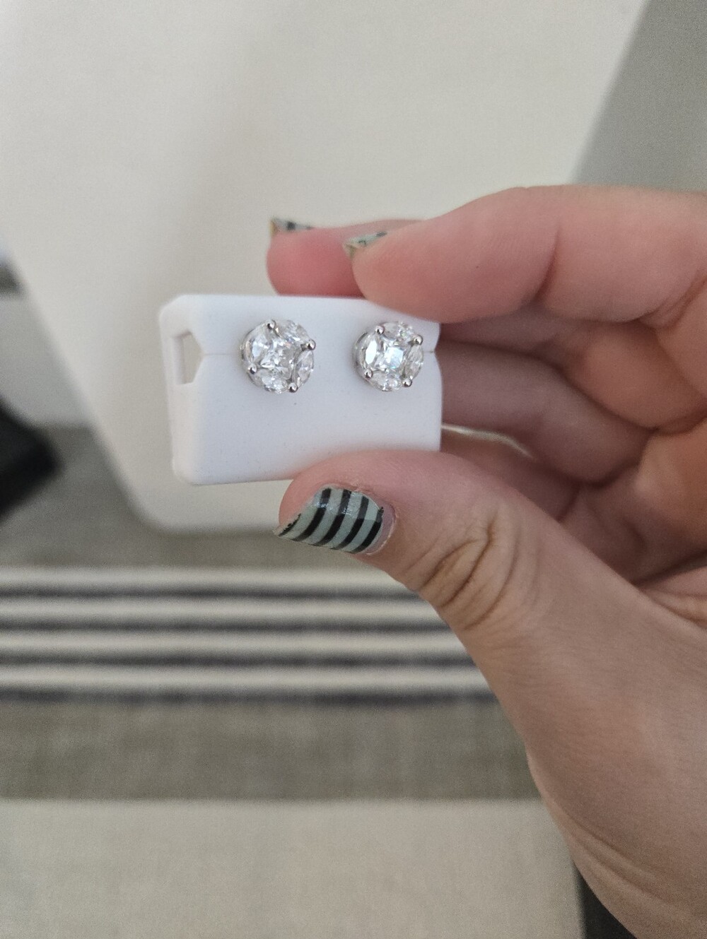Moissanite 1.5CTW NWT 925 Silver Cluster Earrings - Picture 5 of 8